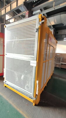 Cánh lồng đôi tốc độ trung bình với giá đỡ và Pinion Building Hoist / 2000kgs Trọng lượng với Inverter và cột galvanized nóng