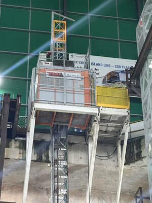 Loại nâng xây dựng ngược Q345B Thép 1000kg vật liệu Rack And Pinion Hoist Lift cho đường hầm