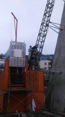 35m/min Xưởng xây dựng Thang máy nâng Q345B Thép Thang máy nâng xây dựng tạm thời