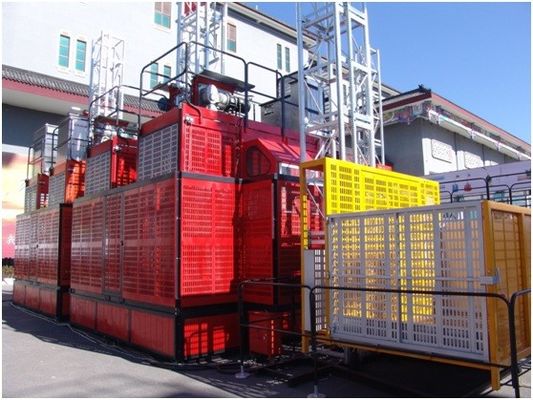 SC200 Xây dựng vật liệu Thang máy/ thang máy xây dựng với điều khiển VFD/mái và lồng kẽm nóng với thang máy busbar