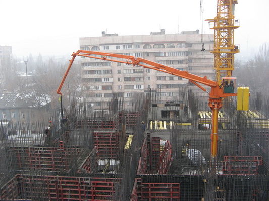 Giá tốt Máy bơm bê tông thủy lực 28m đặt boom tự động cho xây dựng trực tuyến